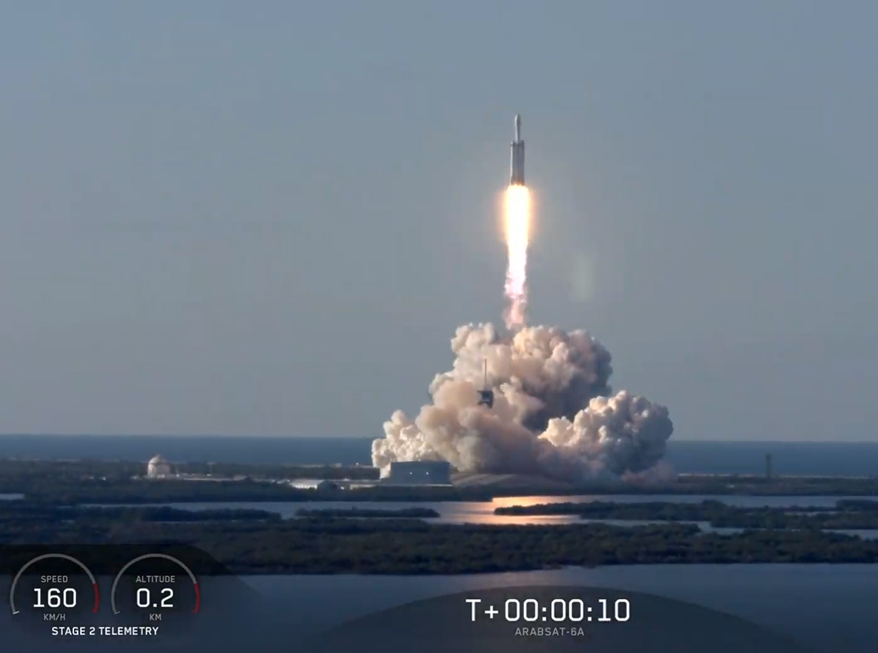 Falcon Heavy подъезжает к стартовому столу. Ракета ру по русскому 4